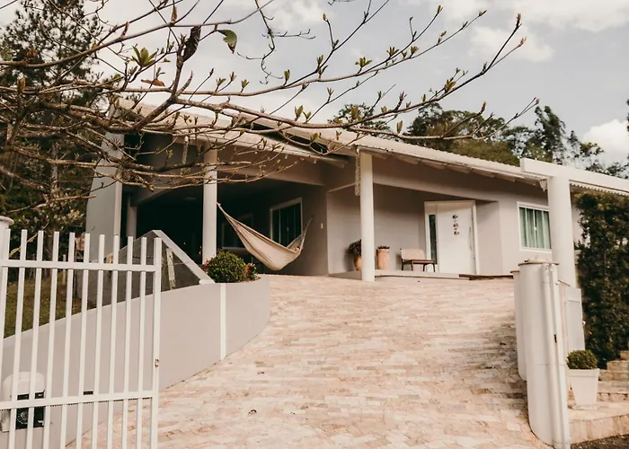 Casa Confortavel Em Local Tranquilo.