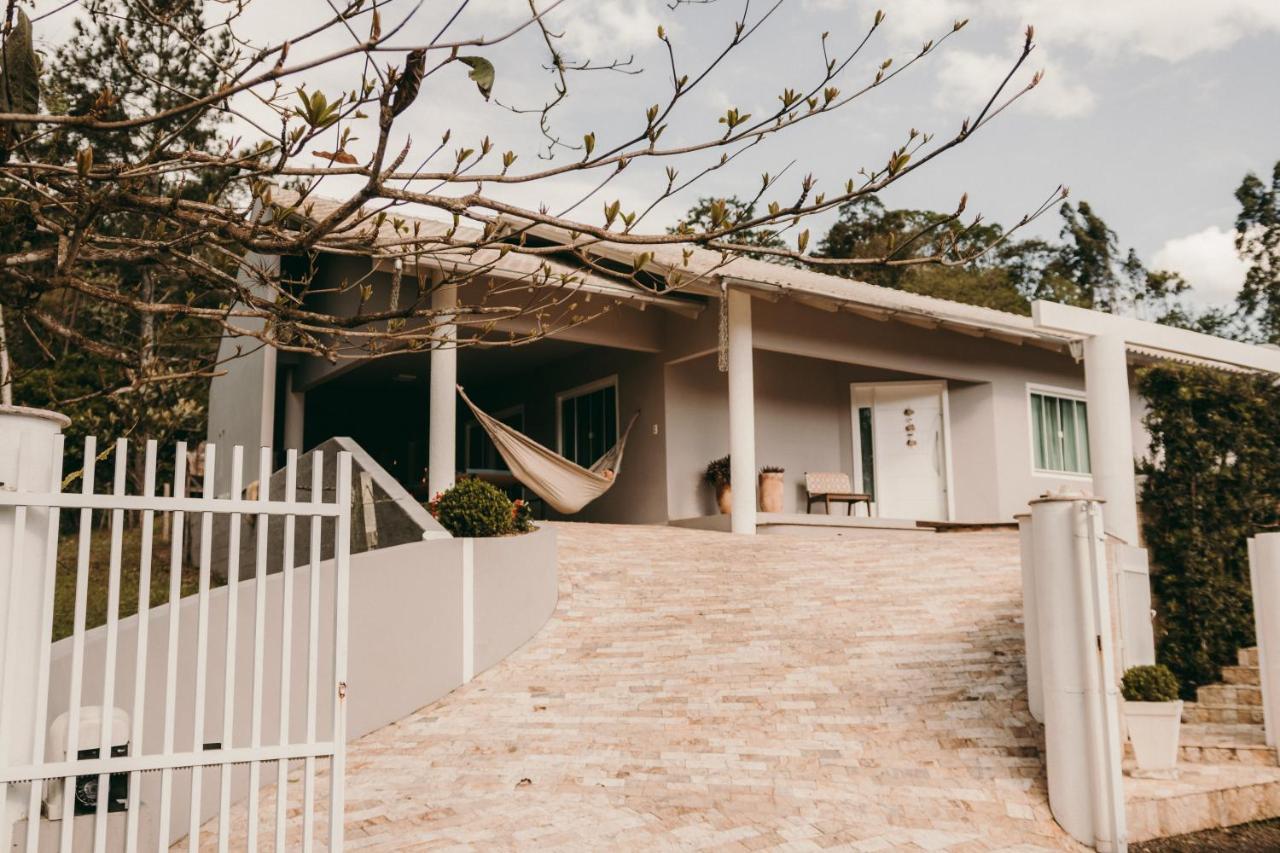 Casa Confortavel Em Local Tranquilo. *