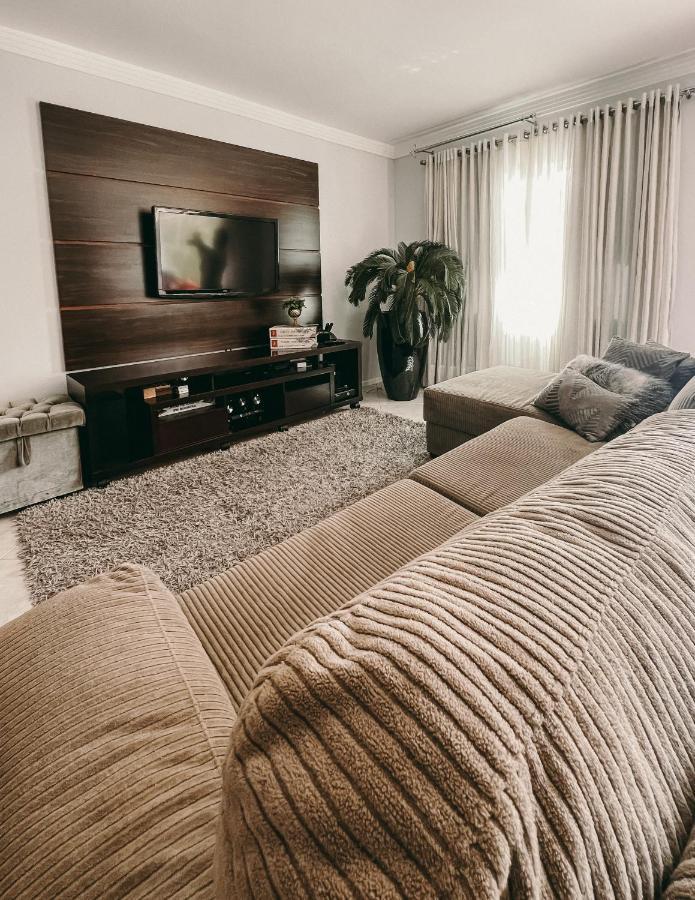 Casa Confortavel Em Local Tranquilo. Сasa de vacaciones Rodeio